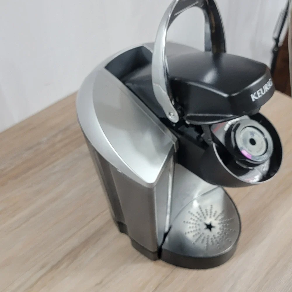 Keurig Special Edition B60 Single Cup Brewing System Black Silver 1500W